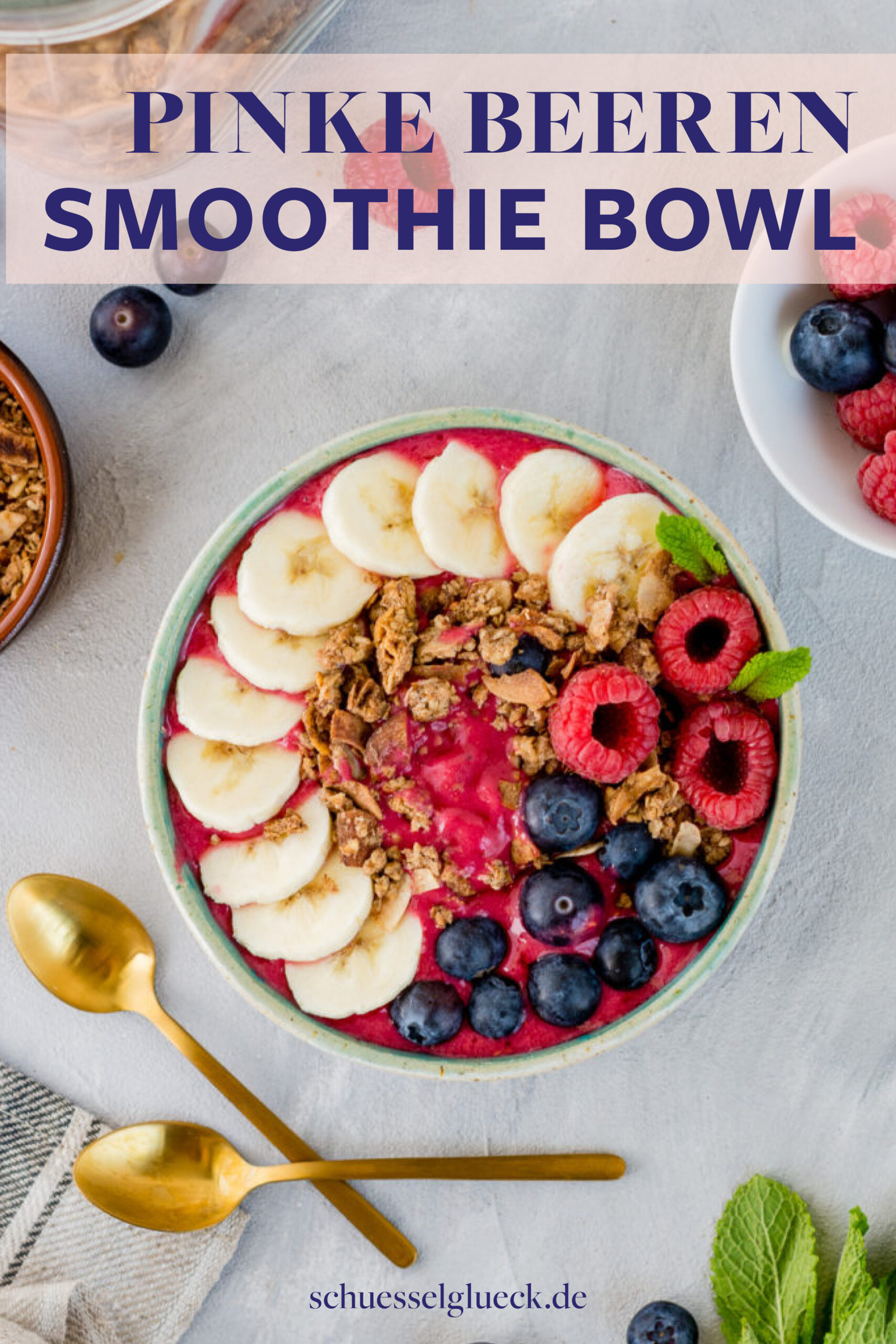 Pinke Smoothie Bowl mit Himbeeren, Banane und Kokos – der leckerste gesunde Start in den Tag!