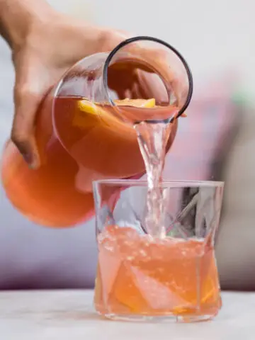 Durstlöscher in Wasserglas