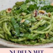 Selbstgemachtes Bärlauchpesto - Bärlauch sammeln im Wald und den Frühling einfangen