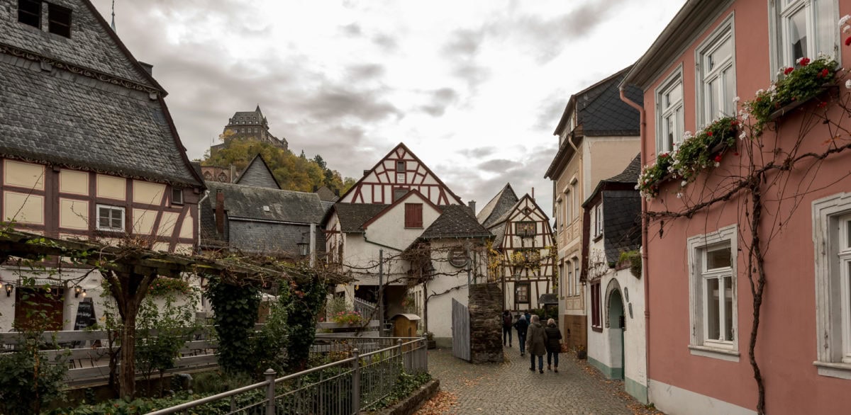 Aufnahme von Fachwerkhäusern in Ort am Mittelrhein