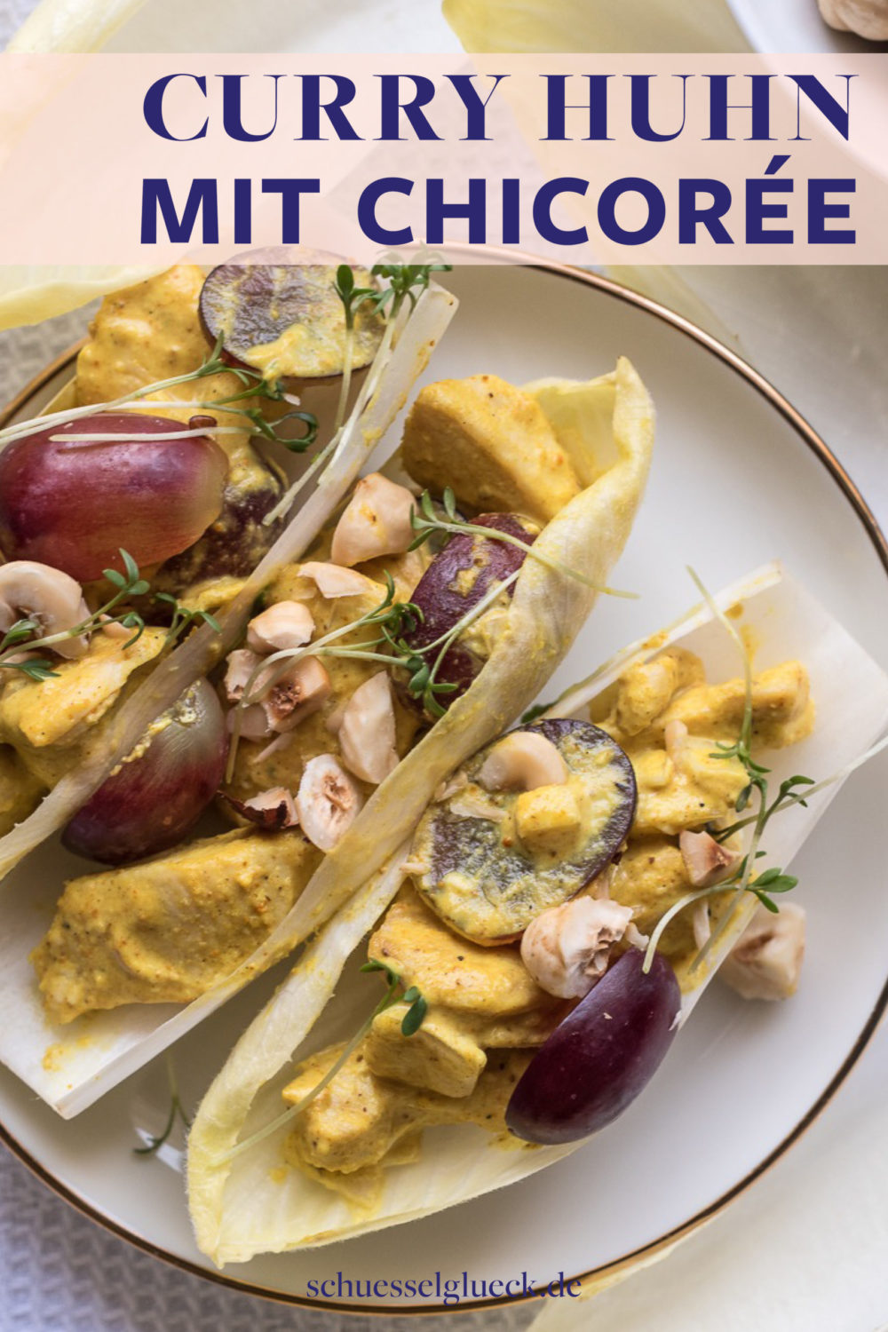 Chicorée Schiffchen mit Curry-Hähnchensalat und gerösteten Haselnüssen