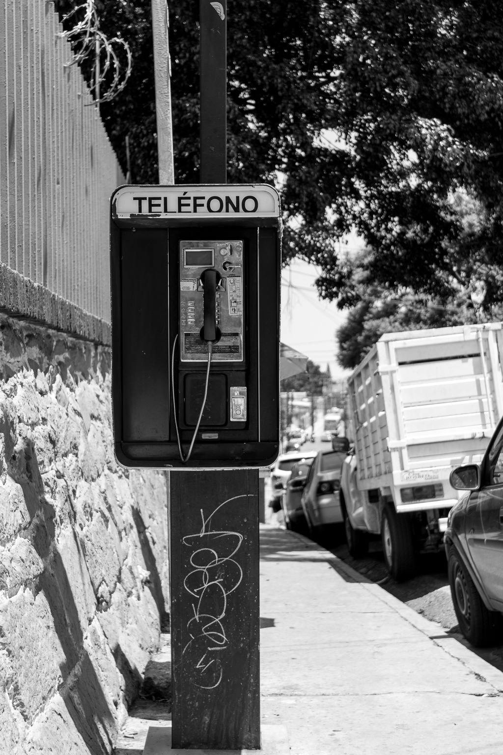 Öffentliches Telefon auf der Straße