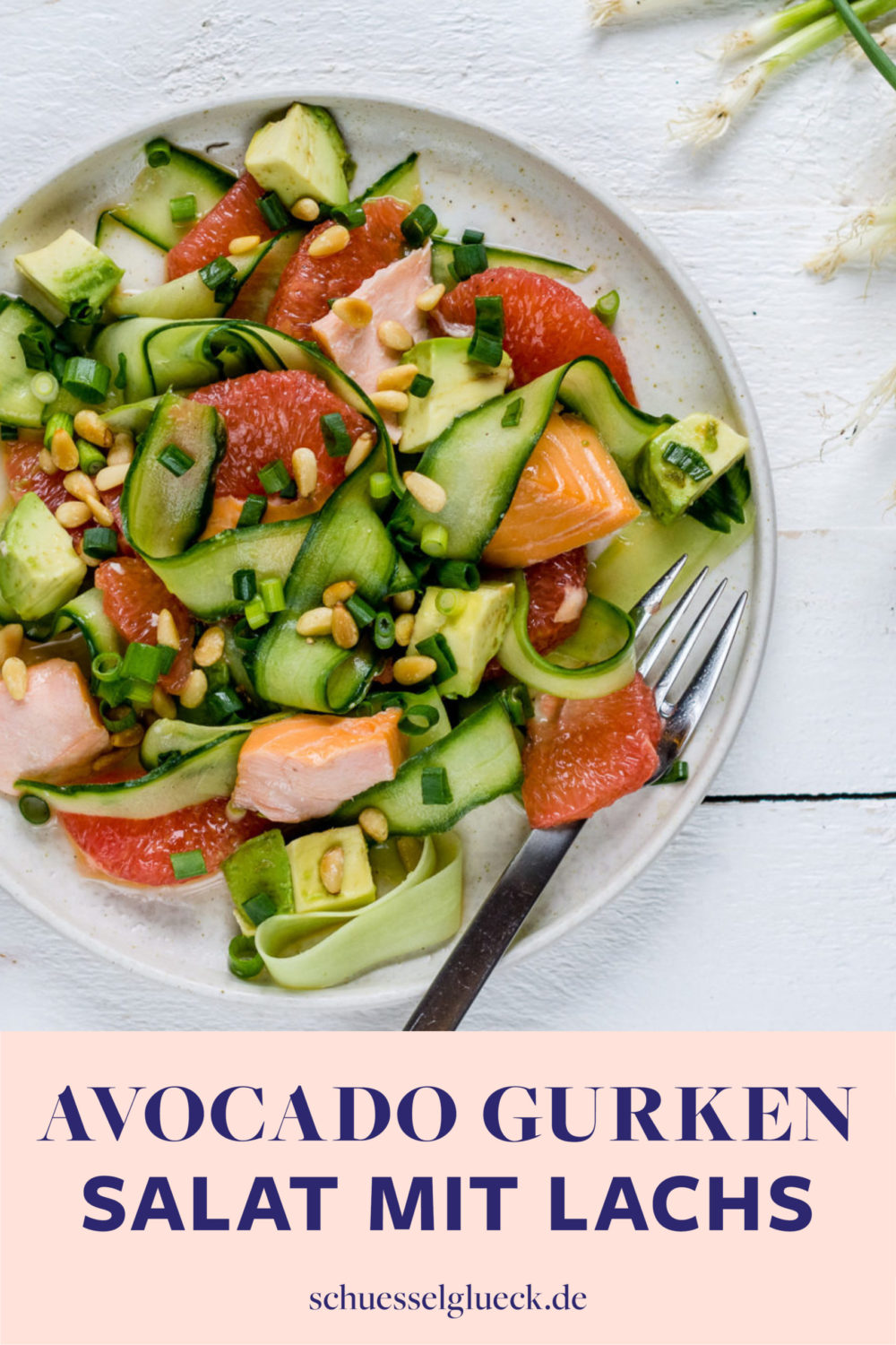 Erfrischender Avocado-Gurkensalat mit Stremellachs und Grapefruit