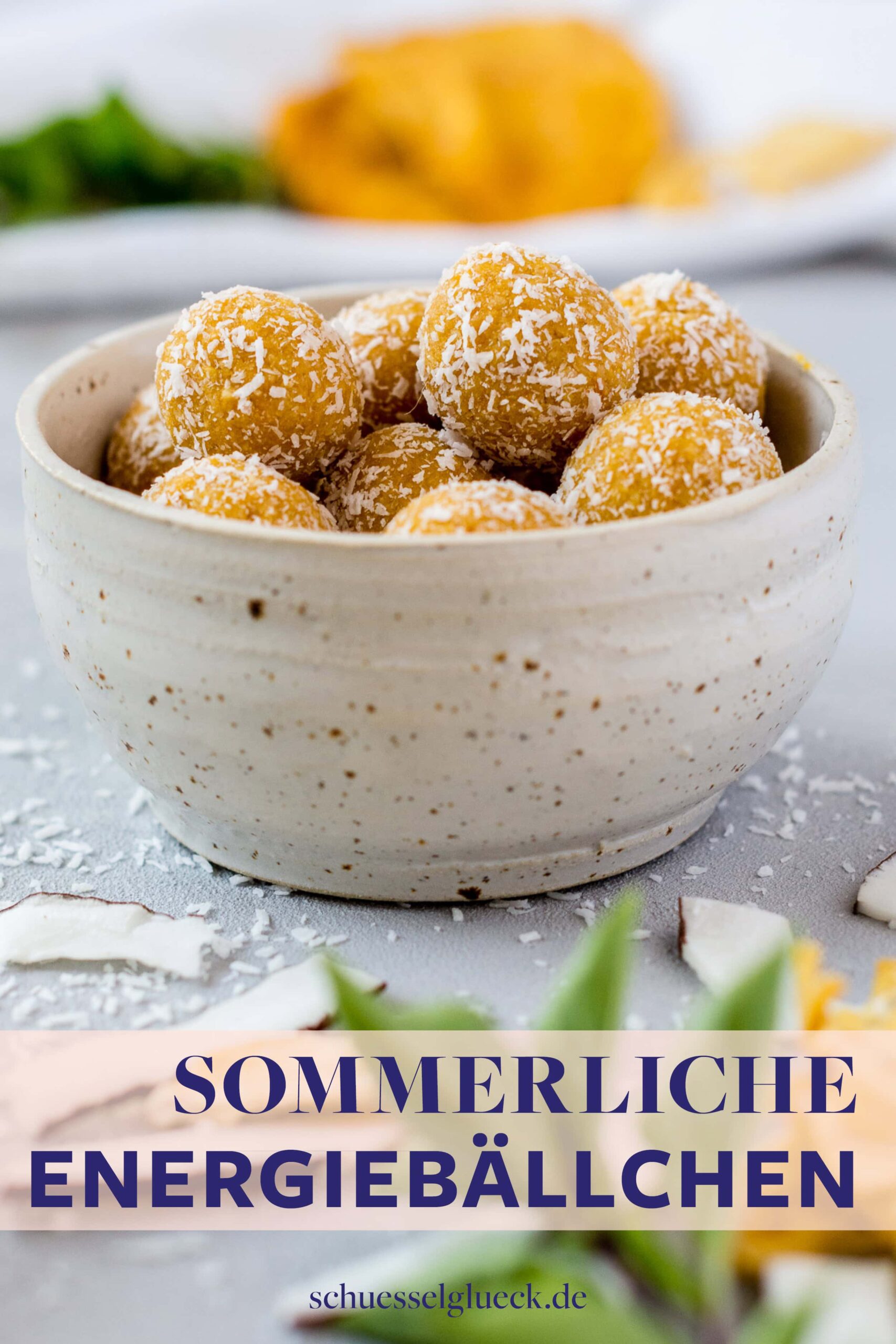 Sommerliche Energiebällchen mit Ananas und Kokos – fruchtige Bliss Balls ohne Datteln