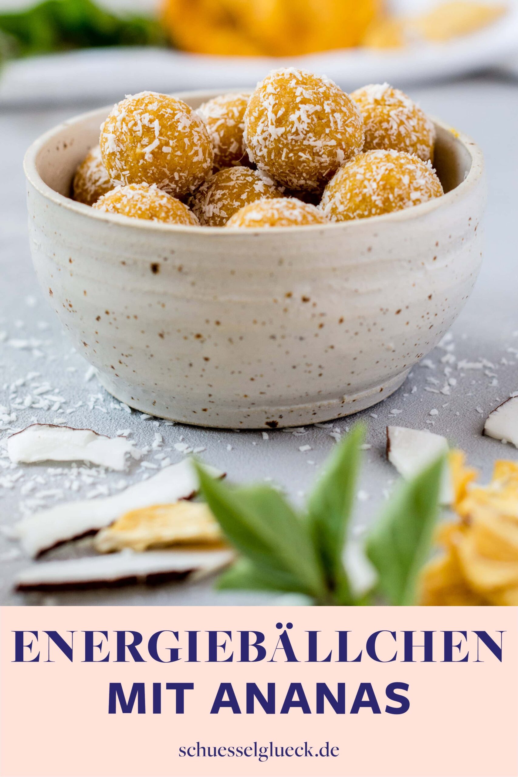 Sommerliche Energiebällchen mit Ananas und Kokos – fruchtige Bliss Balls ohne Datteln