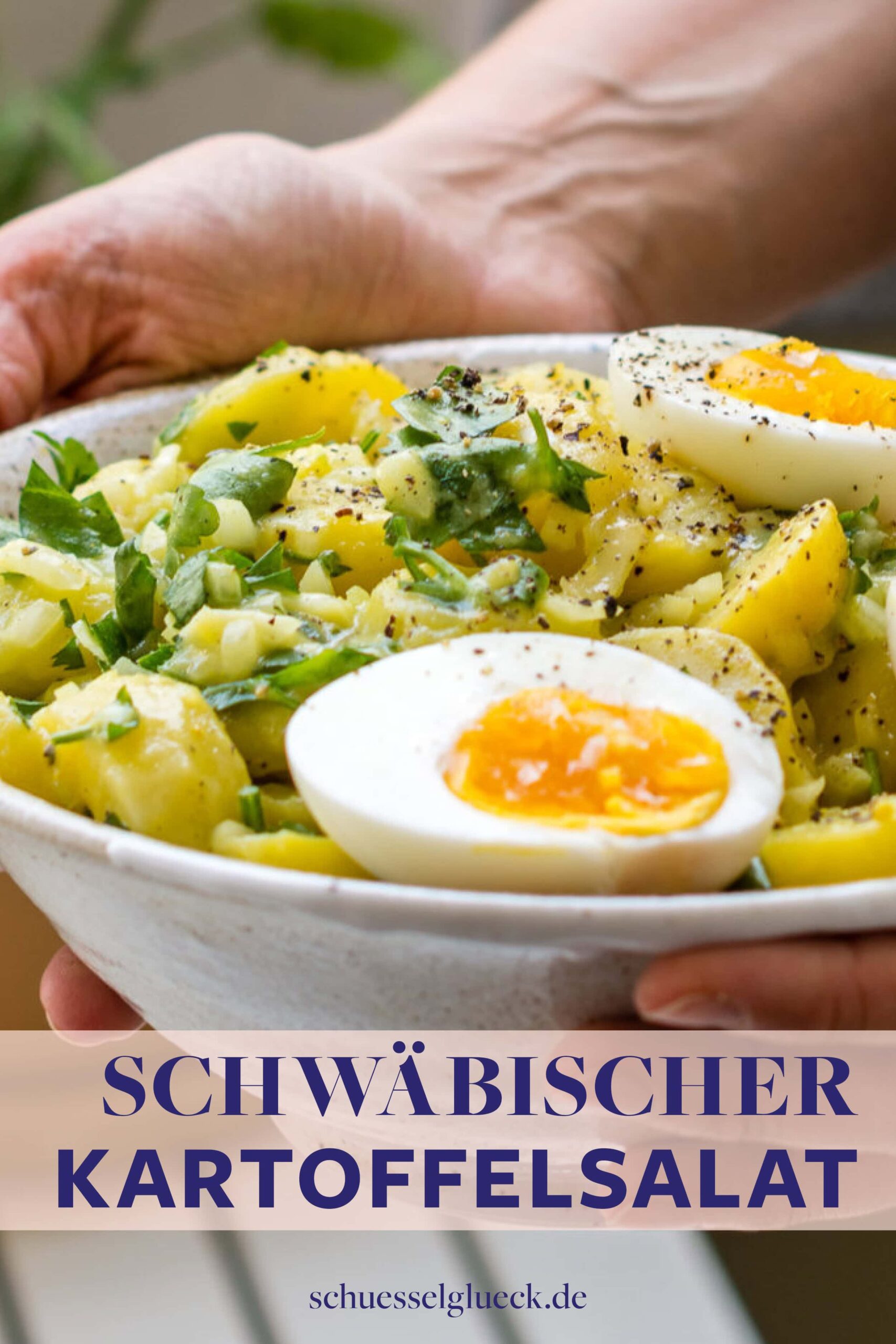 Lauwarmer schwäbischer Kartoffelsalat ohne Mayo – und ein Blick in meinen Balkongarten!