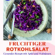 Topshot von fruchtigem Rotkohlsalat