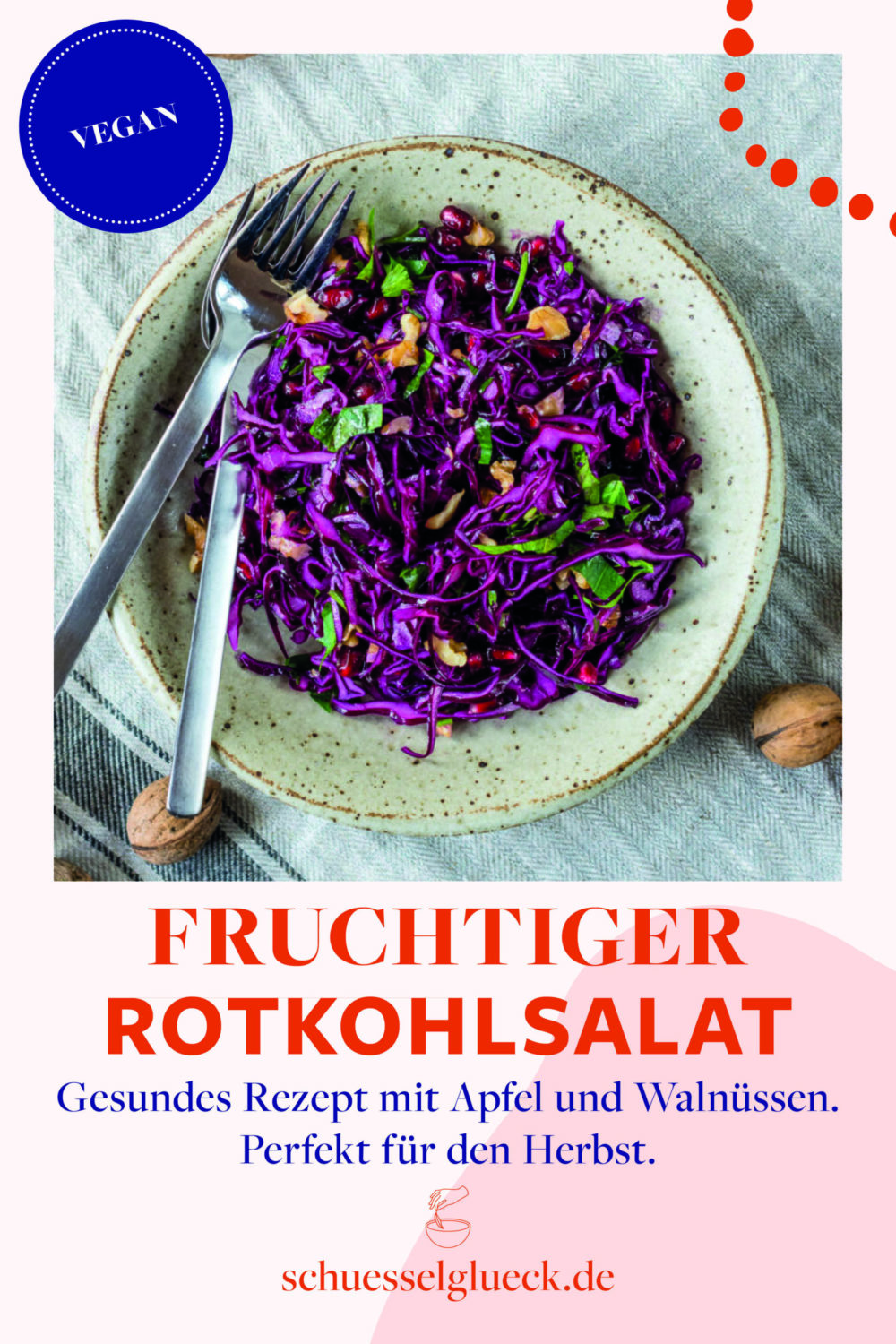 Fruchtiger Rotkohlsalat mit Granatapfelkernen und Walnüssen