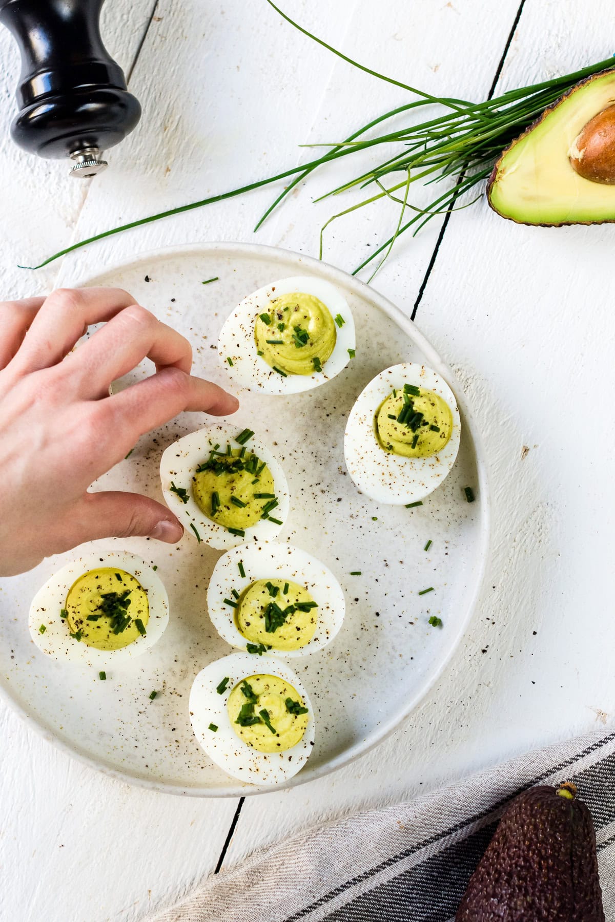 Avocado Deviled Eggs: gefüllte Eier ohne Mayo selber machen