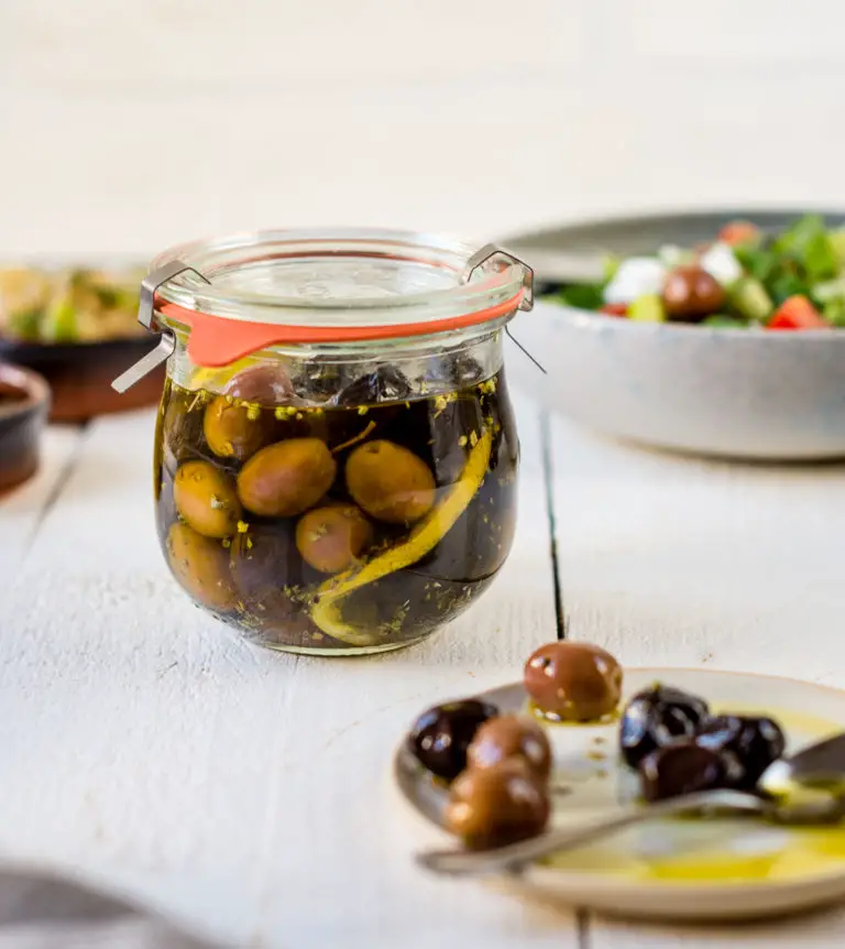 Oliven selber einlegen – Rezept mit Zitrone und Oregano