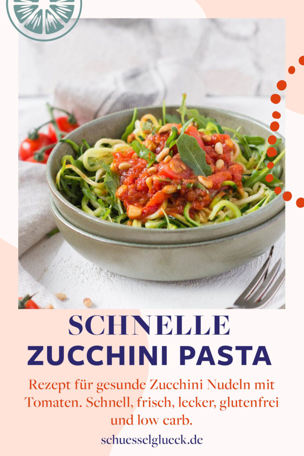 Zucchini Pasta mit Tomaten, Rucola und Pinienkernen