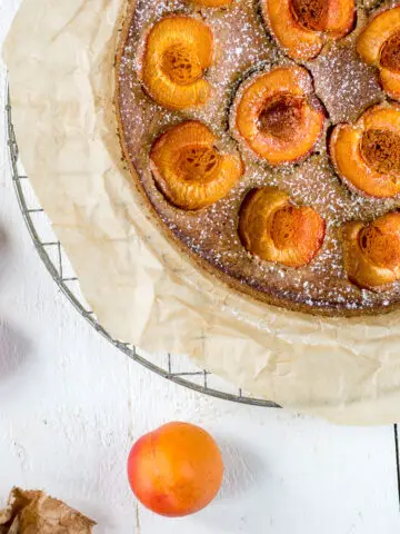 Topshot einfacher Aprikosenkuchen