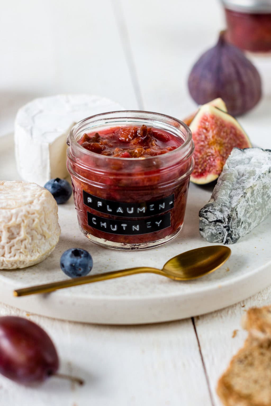 Würziges Zwetschgen Chutney – perfekt für die Käseplatte!