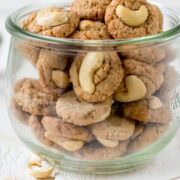 Glas voller Cashew Makronen.