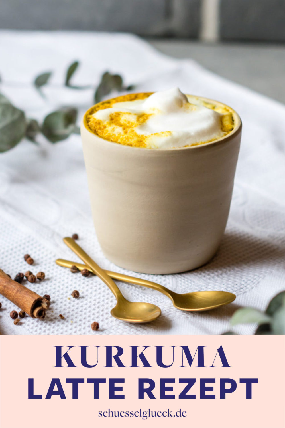 Kurkuma Latte – Goldene Milch mit Datteln, Ingwer und Zimt