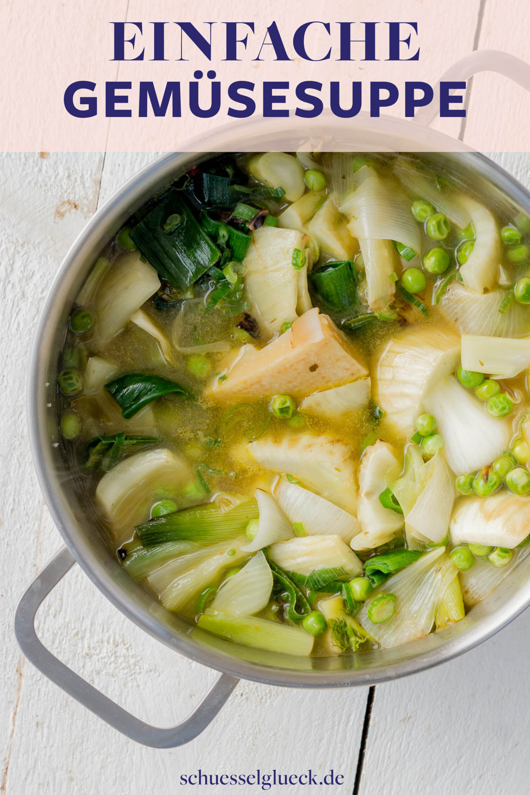 Einfache, grüne Gemüsesuppe mit Parmesan – perfekt zur Resteverwertung!