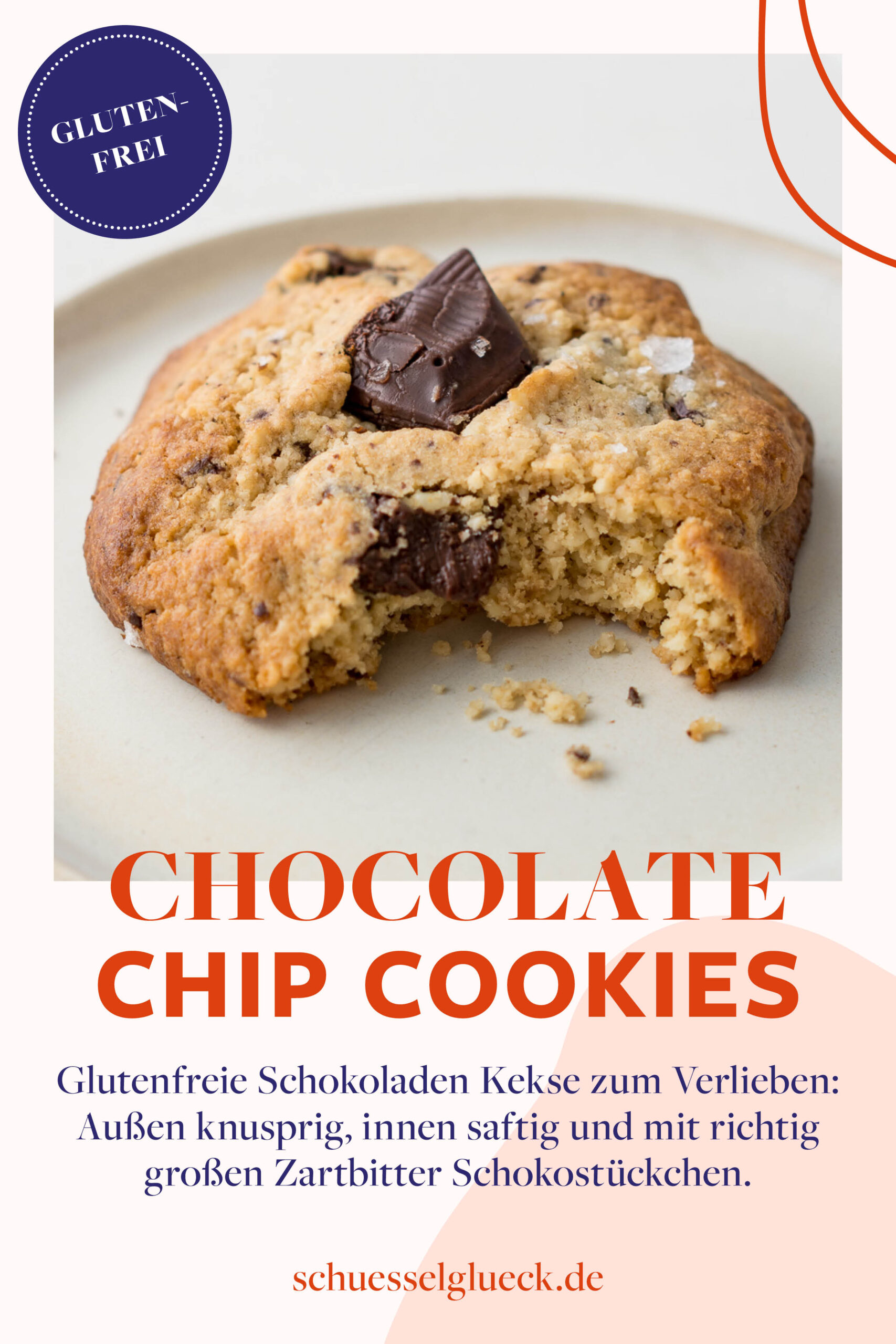 Glutenfreie Chocolate Chip Cookies mit großen Schokostückchen und Meersalz
